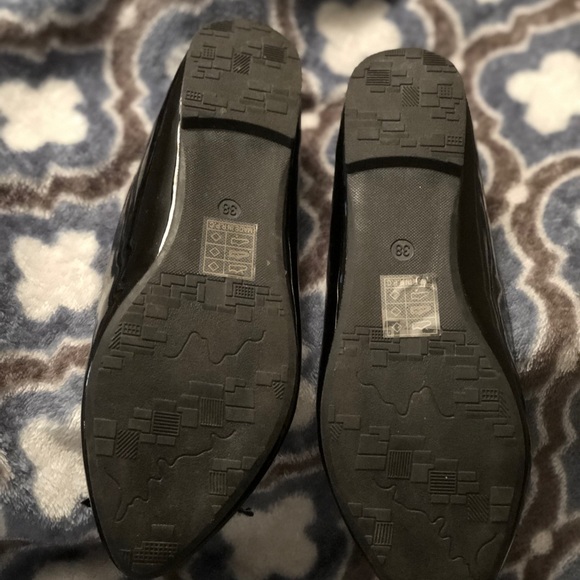 Flat shoes - Picture 2 of 2